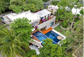 Amazing Hacienda for 14 guests! Steps to the beach!